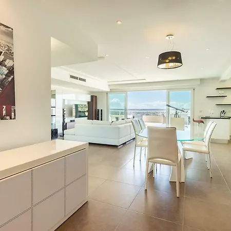 With View And Pool Apartment