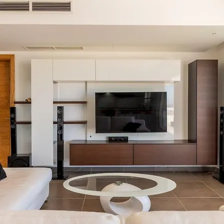 Apartament With View And Pool *