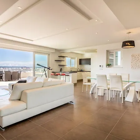 With View And Pool Apartament