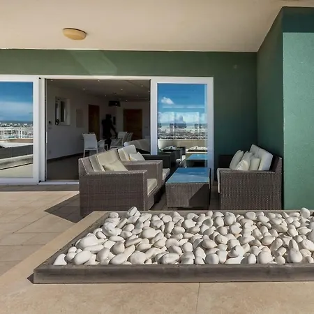 With View And Pool Apartament