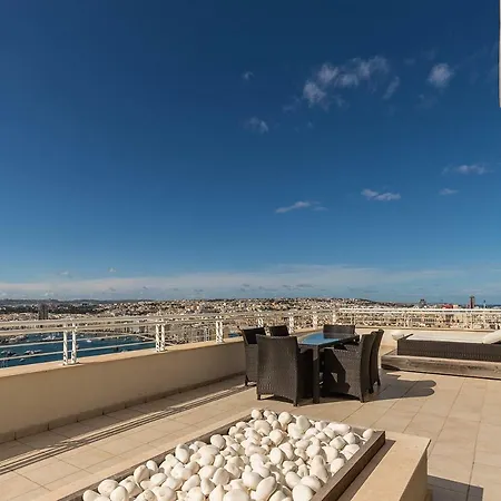 Lägenhet With View And Pool Sliema