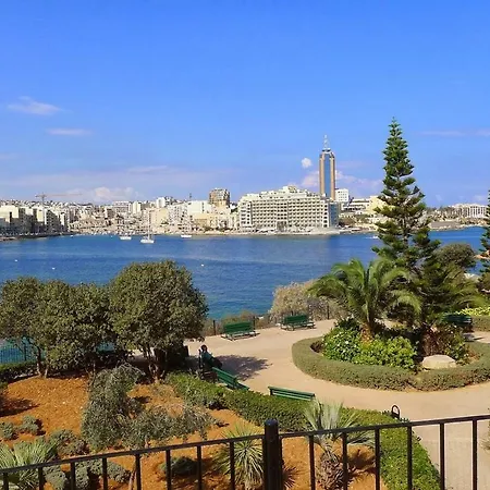 With View And Pool Lägenhet Sliema